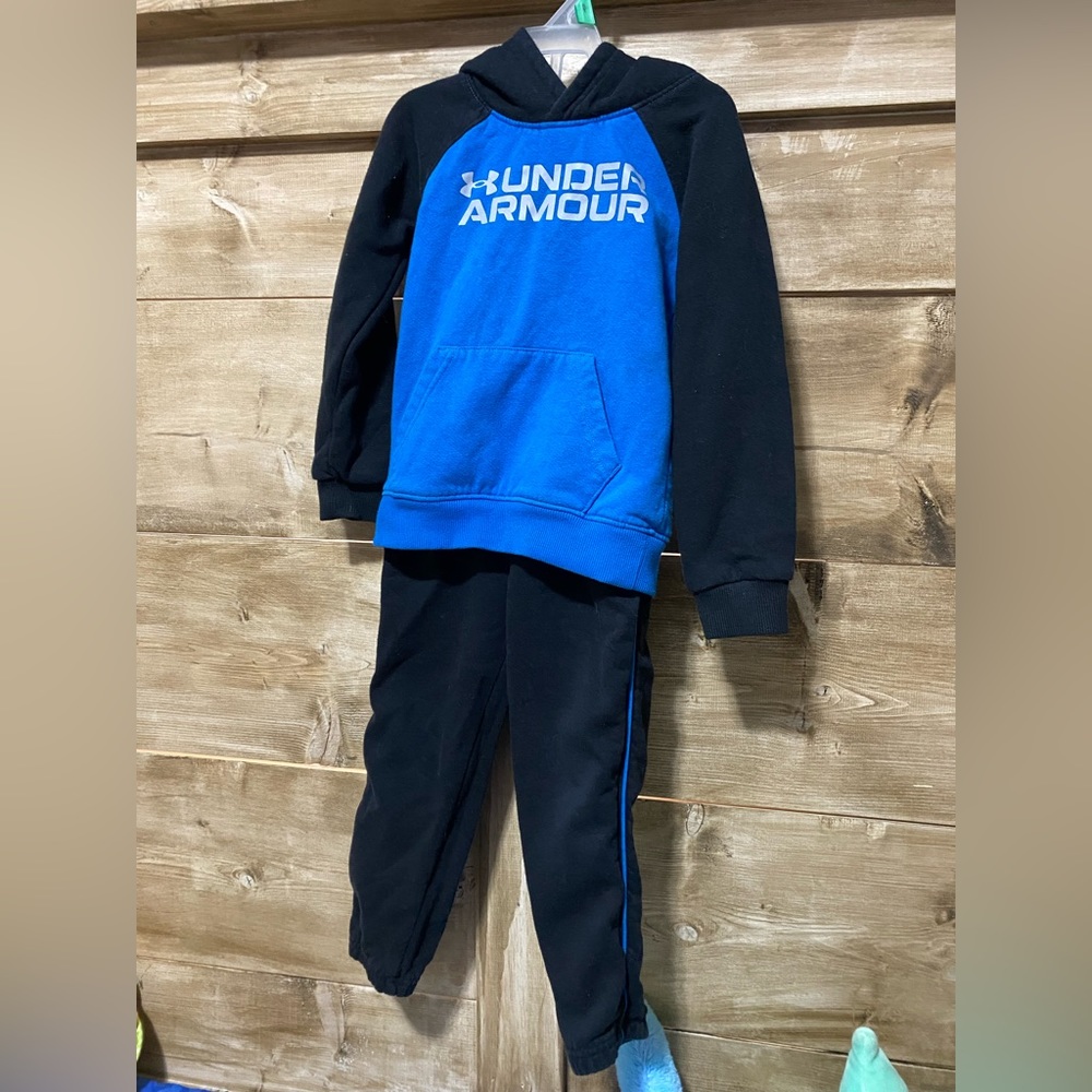 Boys under Armour hoodie set
